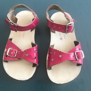 Sun San Saltwater sweetheart sandals. Size 9.